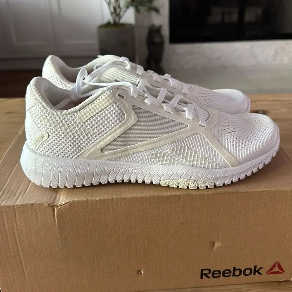 Reebok women's Flexagon Force 2.0 Cross Trainer white size 7.5 NEW in box